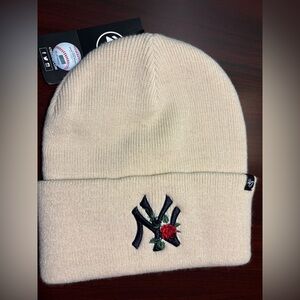 NWT 47 Brand New York Yankees Rose Thorn Cuffed Beanie - Cream